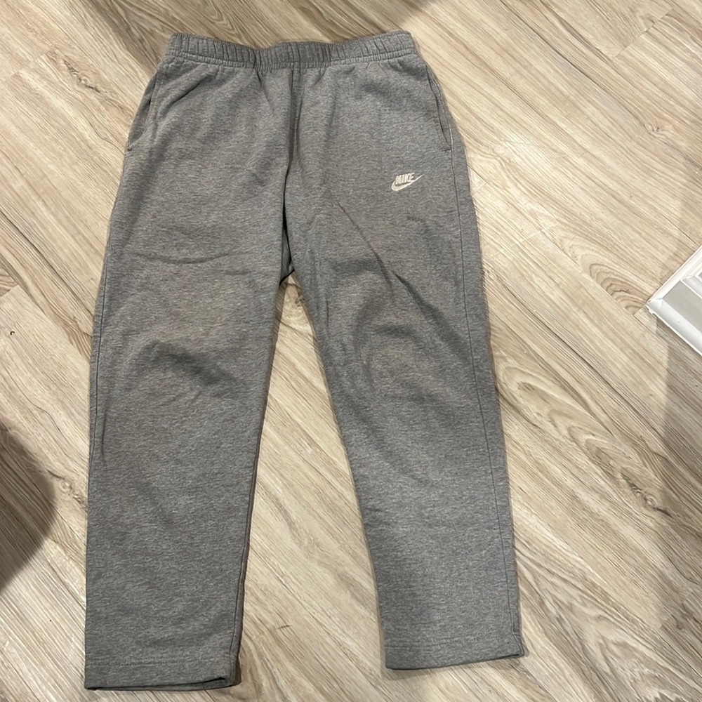 Nike Mens tapered sweatpants, grey size medium